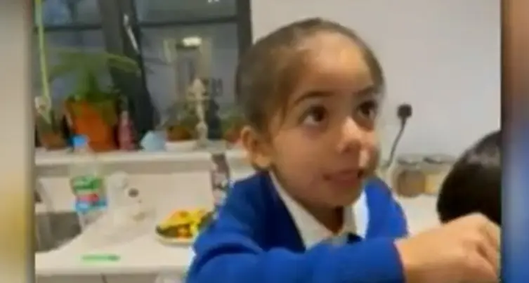 <p> Las cr&iacute;ticas de la ni&ntilde;a a Boris Johnson se han vuelto virales. </p>