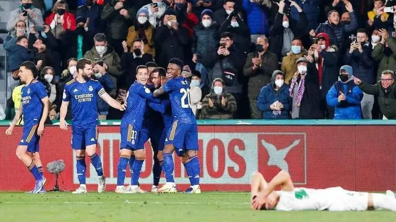 <p> Celebraci&oacute;n del gol de Eden Hazard para remontar el partido </p>