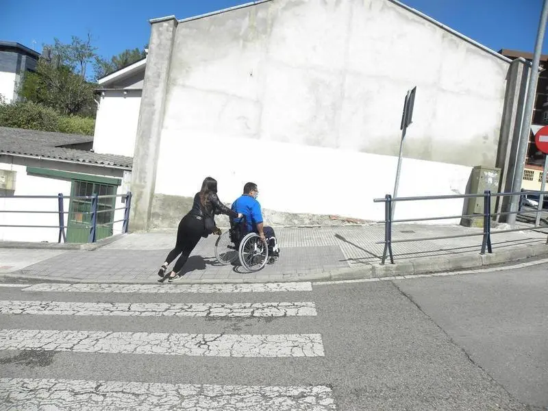 <p> Cocemfe propone mejoras de accesibilidad para el n&uacute;cleo urbano de Astillero </p>