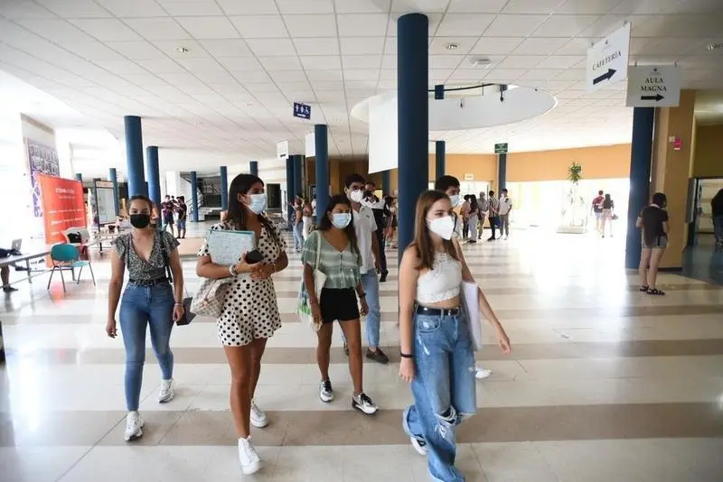 <p> Estudiantes en Rabanales </p>