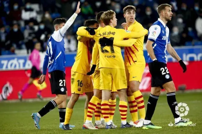 <p> Celebraci&oacute;n del Barcelona con el gol del triunfo ante el Alav&eacute;s </p>