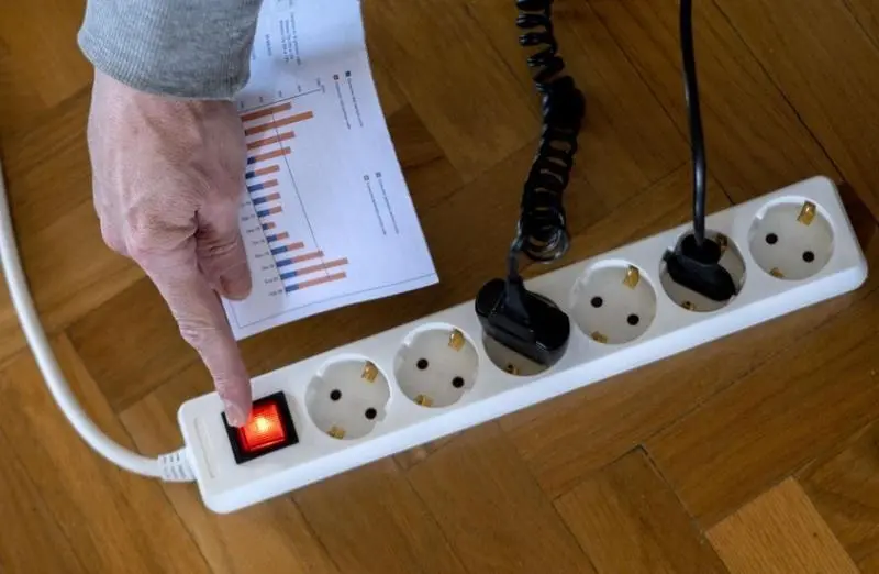 <p> La luz sigue en n&uacute;meros alt&iacute;simos. </p>