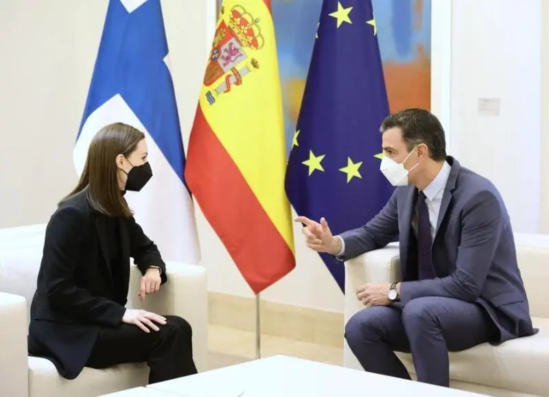 <p> La primera ministra de la Rep&uacute;blica de Finlandia, Sanna Marin, y el presidente del Gobierno, Pedro S&aacute;nchez </p>