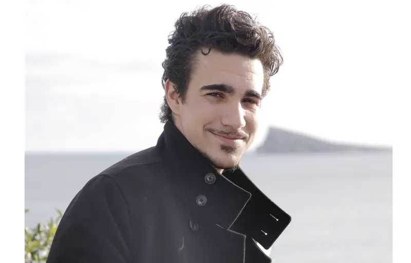 <p> El cantante Gonzalo Hermida, posa en una rueda de prensa sobre los participantes en la Semifinal 2 de Benidorm Fest 2022, a 24 de enero de 2022, en el Mirador del Castillo de Benidorm, Alicante, Comunidad Valenciana (Espa&ntilde;a). - Joaqu&iacute;n Reina - Europa Press </p>