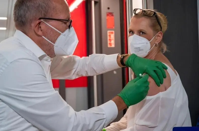 <p> La investigaci&oacute;n en vacunas no debe ser detenida. </p>