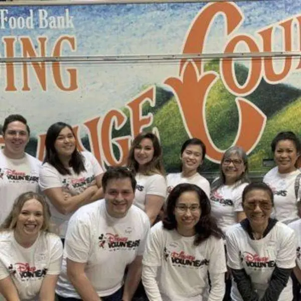 <p> Personal de Disneyland </p>