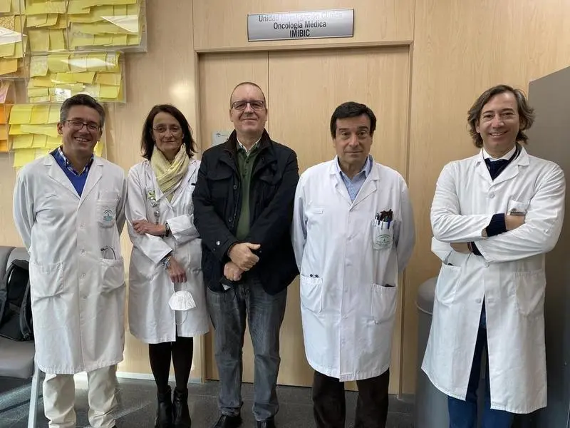 <p> El IMIBIC recibe una donaci&oacute;n de la Asociaci&oacute;n Egabrense Contra el C&aacute;ncer </p>