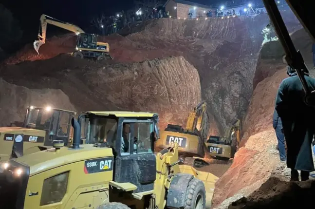 <p> Trabajos de rescate de Rayan, el ni&ntilde;o de cinco a&ntilde;os que se ha ca&iacute;do a un pozo en Marruecos. Fuente: Twitter @ImaneDryef </p>