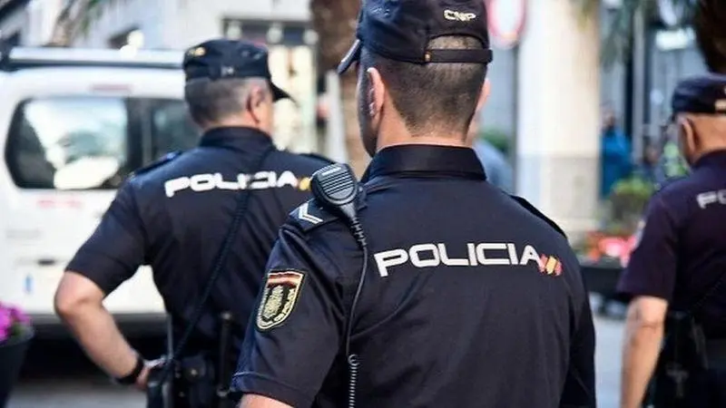<p> Polic&iacute;a Nacional </p>