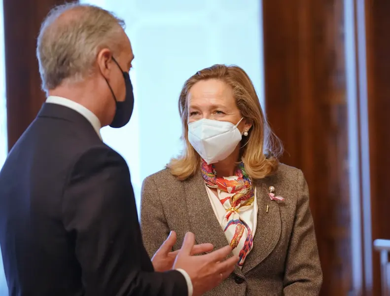 <p> La vicepresidenta primera del Gobierno y ministra de Asuntos Econ&oacute;micos y Transformaci&oacute;n Digital, Nadia Calvi&ntilde;o, se re&uacute;ne con el lehendakari, I&ntilde;igo Urkullu, en Ajuria Enea, a 4 de febrero de 2022, en Vitoria-Gasteiz, &Aacute;lava - I&ntilde;aki Berasaluce - Europa Press </p>