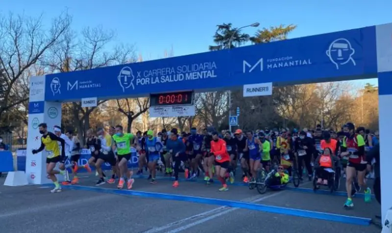 <p> Momento de la salida en la carrera solidaria. - FUNDACI&Oacute;N MANANTIAL </p>