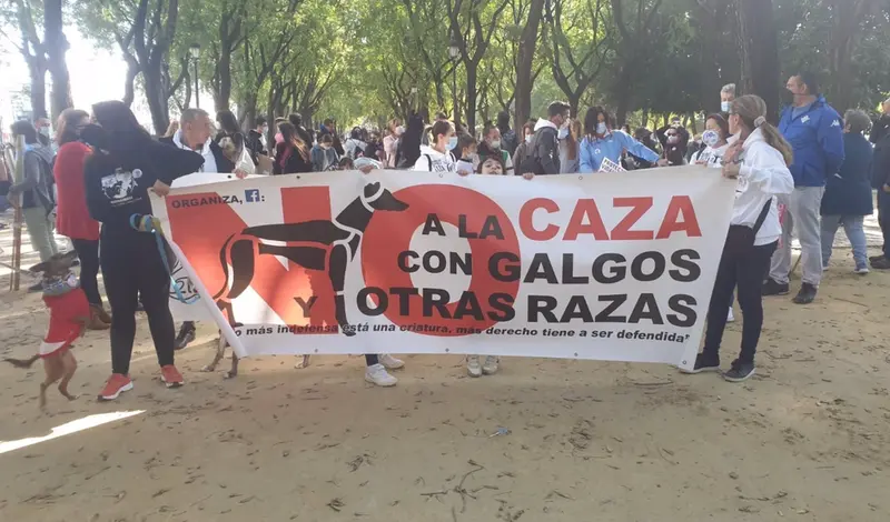 <p> Im&aacute;genes de la protesta en Sevilla para decir "no a la caza" - PLATAFORMA NAC </p>