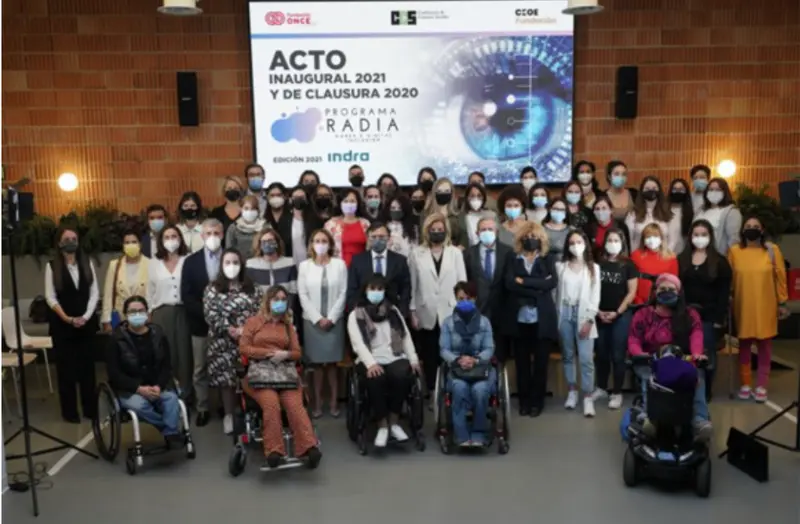 <p> Fundaci&oacute;n ONCE, Fundaci&oacute;n CEOE, la Conferencia de Consejos Sociales e Indra forman en profesiones tecnol&oacute;gicas a 44 mujeres con discapacidad </p>