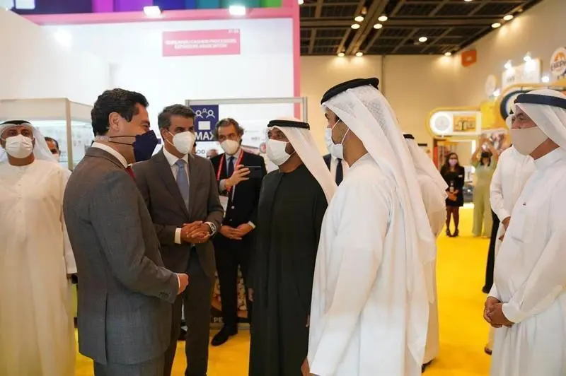 <p> El presidente de la Junta de Andaluc&iacute;a, Juanma Moreno, traslada este domingo en Dub&aacute;i al presidente de Emirates, Ahmed Bin Saeed Al Maktoum </p>