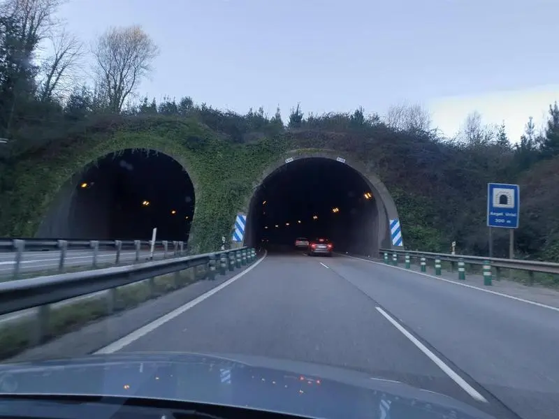 <p> Autopista 'Y'. Carreteras asturianas. </p>