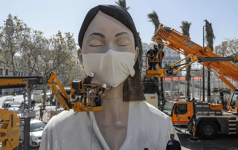 <p> Archivo - La Falla del Ayuntamiento de Val&egrave;ncia 'A&ccedil;&ograve; tamb&eacute; passar&agrave;' del pasado a&ntilde;o - ROBER SOLSONA/EUROPA PRESS - Archivo </p>