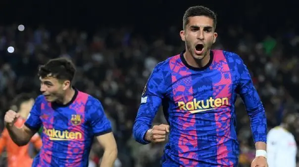 <p> Ferr&aacute;n Torres celebrando el gol del empate del Barcelona </p>