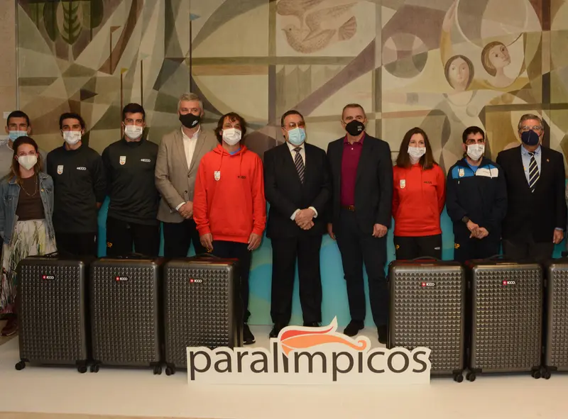 <p> V&Iacute;CTOR GONZ&Aacute;LEZ Y POL MAKURI REPRESENTAR&Aacute;N A ESPA&Ntilde;A EN LOS JUEGOS PARAL&Iacute;MPICOS DE INVIERNO DE PEK&Iacute;N 2022 VESTIDOS POR JOHN SMITH Y +8000 </p>