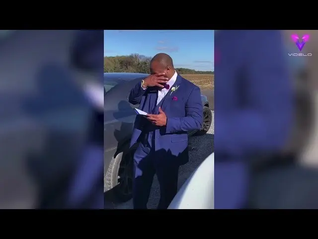 <p> Timothy reaccionando a que va a ser el padrino del hijo de su mejor amigo </p>