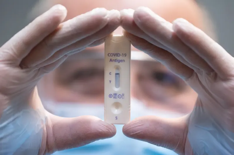 <p> Archivo - Test de ant&iacute;genos, foto de recurso - Sebastian Kahnertdpa-Zentralbil - Archivo </p>