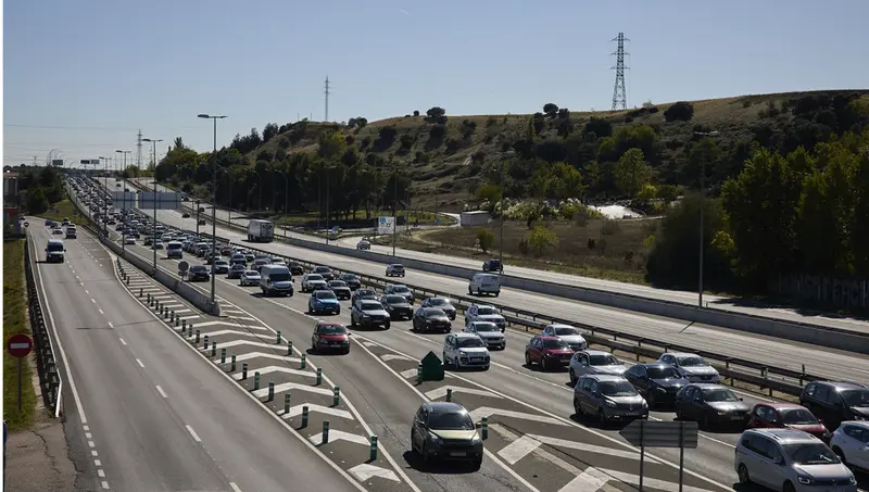 <p> Archivo - Un atasco (archivo) - Jes&uacute;s Hell&iacute;n - Europa Press - Archivo </p>