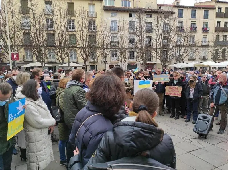 <p> Concentraci&oacute;n en apoyo al pueblo ucraniano en Logro&ntilde;o </p>