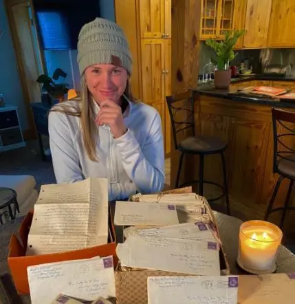 <p> Encuentra unas cartas de amor y se las devuelve a su due&ntilde;o </p>