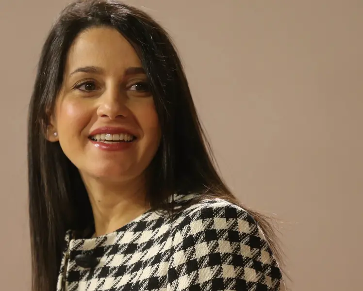 <p> La presidenta de Ciudadanos (Cs), In&eacute;s Arrimadas, durante una rueda de prensa junto al el presidente de Castilla-La Mancha, en el Palacio de Fuensalida, a 8 de septiembre de 2021, en Toledo, Castilla-La Mancha (Espa&ntilde;a). - Isabel Infantes - Europa Press </p>