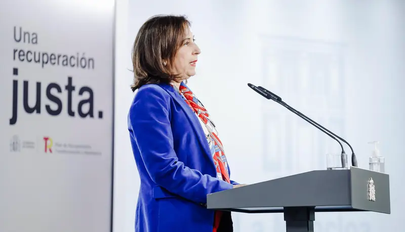 <p> La ministra de Defensa, Margarita Robles, comparece para hacer una valoraci&oacute;n de la reuni&oacute;n telem&aacute;tica entre jefes de Estado y de Gobierno de la Organizaci&oacute;n del Tratado del Atl&aacute;ntico Norte (OTAN), en el Palacio de La Moncloa, a 25 de febrero de 2022 - Carlos Luj&aacute;n - Europa Press </p>