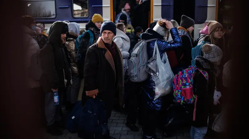 <p> Un grupo de personas a su llegada procedente de Ucrania en la estaci&oacute;n de tren de Przemysl, en Polonia. Imagen de archivo. - Alejandro Mart&iacute;nez V&eacute;lez - Europa Press </p>