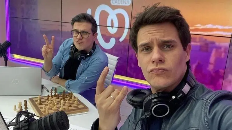 <p> Christian G&aacute;lvez en el programa de radio de Cadena 100 | @galvezchristian </p>