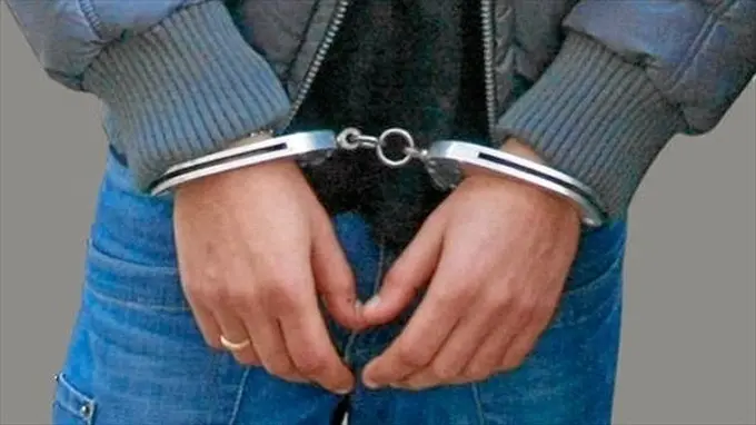 <p> Un agente de los Mossos detenido en Vilassar de Dalt (Barcelona) por intentar matar a su mujer. </p>