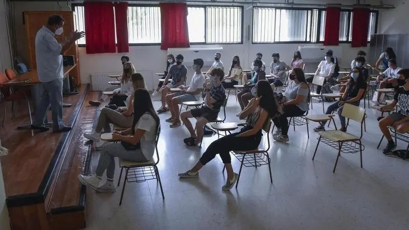 <p> Alumnos con mascarilla. </p>