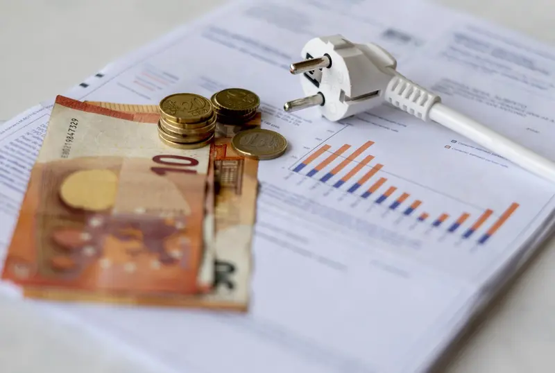 <p> Archivo - Factura de la luz - Alberto Ortega - Europa Press - Archivo </p>