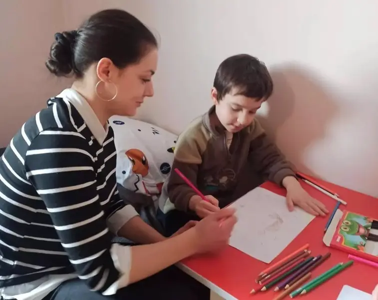 <p> Una fanilia ucraniana a salvo en un centro de Aldeas Infantiles SOS - ALDEAS INFANTILES SOS </p>
