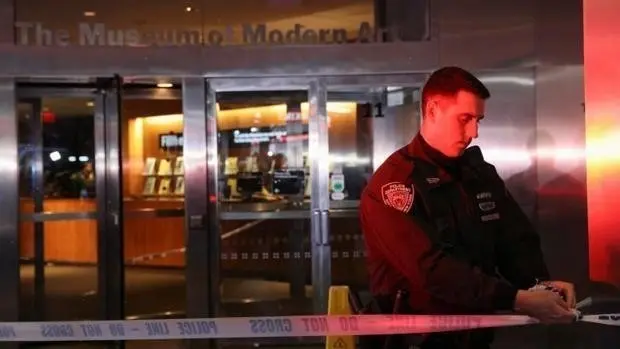 <p> El MoMa siendo precintado para la investigaci&oacute;n policial </p>