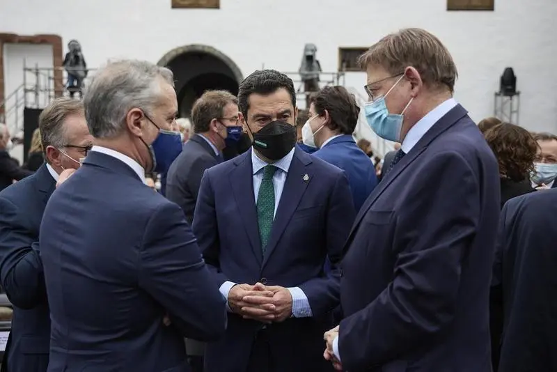 <p> El lehendakari, &Iacute;&ntilde;igo Urkullu; el presidente de Andaluc&iacute;a, Juanma Moreno; y el presidente de la Generalitat valenciana, Ximo Puig, en La Palma </p>