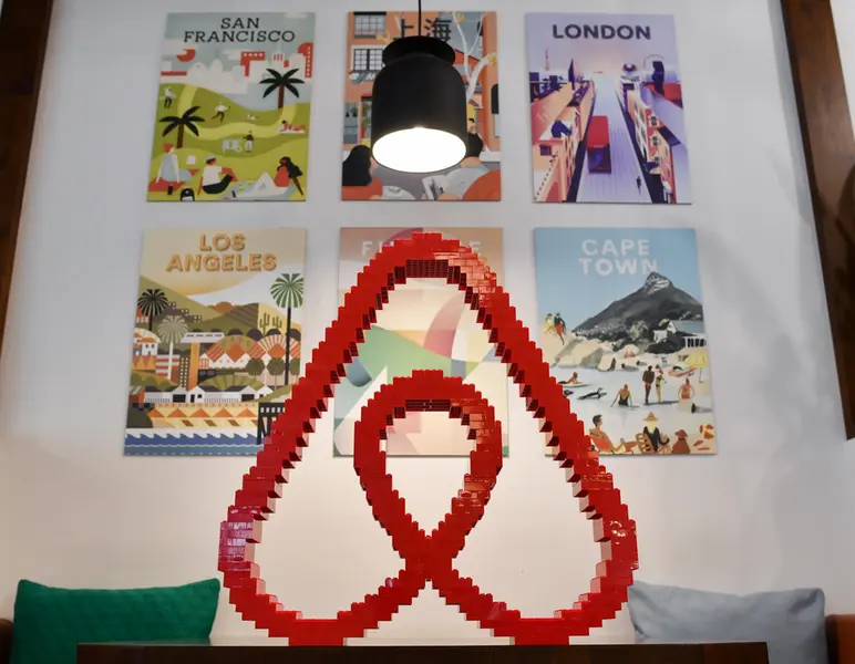 <p> Archivo - Logo de Airbnb. - Jens Kalaene/dpa-Zentralbild/dpa - Archivo </p>