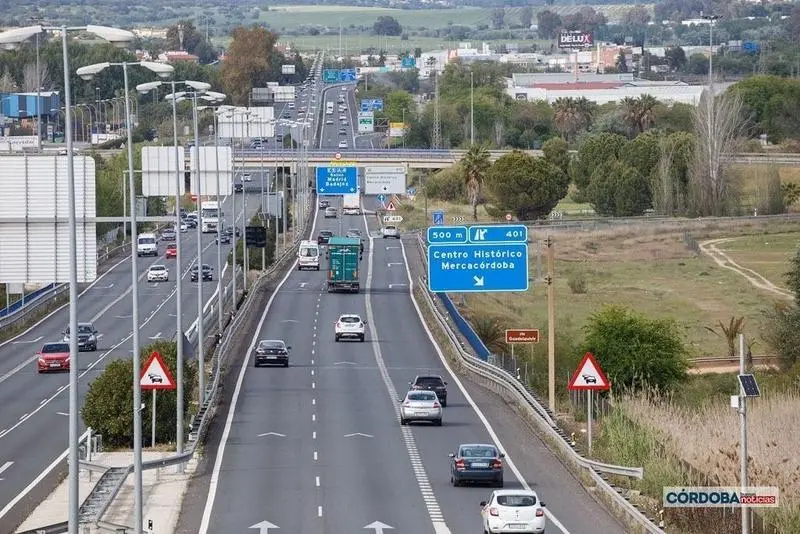 <p> Autov&iacute;a del Sur, A-4. / Jos&eacute; Le&oacute;n </p>