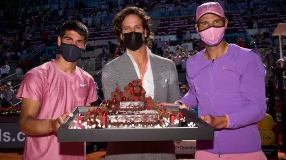 <p> Carlos Alcaraz y Rafa Nadal junto a Feliciano L&oacute;pez | @carlitosalcarazz </p>