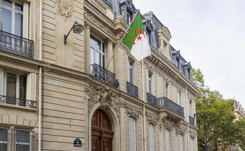 <p> Sede diplom&aacute;tica argelina - VINCENT ISORE / ZUMA PRESS / CONTACTOPHOTO </p>
