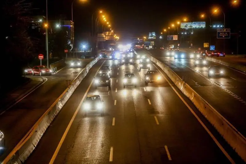 <p> Las carreteras espa&ntilde;olas registran este fin de semana seis fallecidos, uno en Cantabria </p>