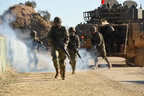 <p> Combate en ambiente des&eacute;rtico de la BRI X </p>