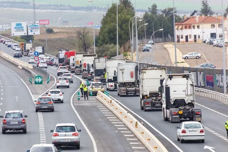 <p> Huelga de transportistas en C&oacute;rdoba. Fuente: Jos&eacute; Le&oacute;n </p>