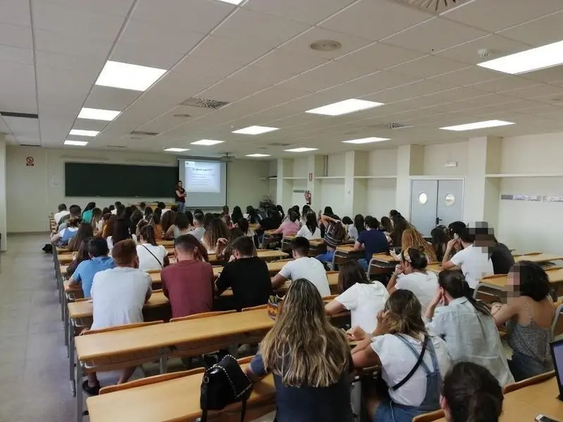 <p> Estudiantes de 4&ordm; de Grado de Enfermer&iacute;a de la Universidad de Huelva. // UHU </p>