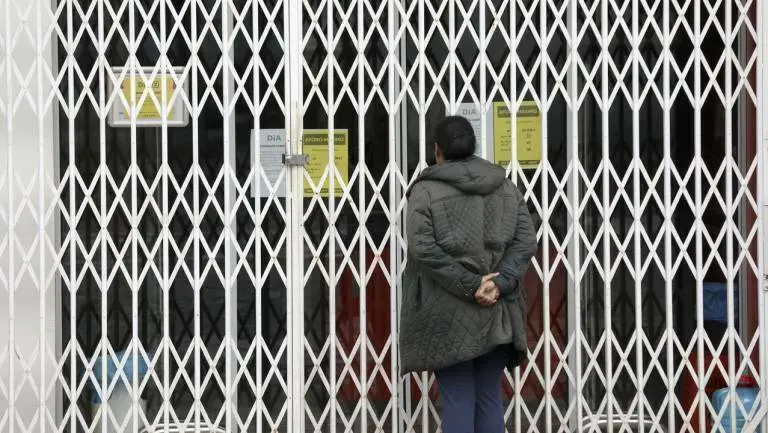 <p> Muchos trabajadores han sufrido el ERTE por parte de sus empresas. // Twitter </p>