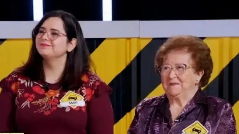 <p> Mar&iacute;a Jos&eacute; y Soledad en el concurso el Pinchazo, de Murcia </p>