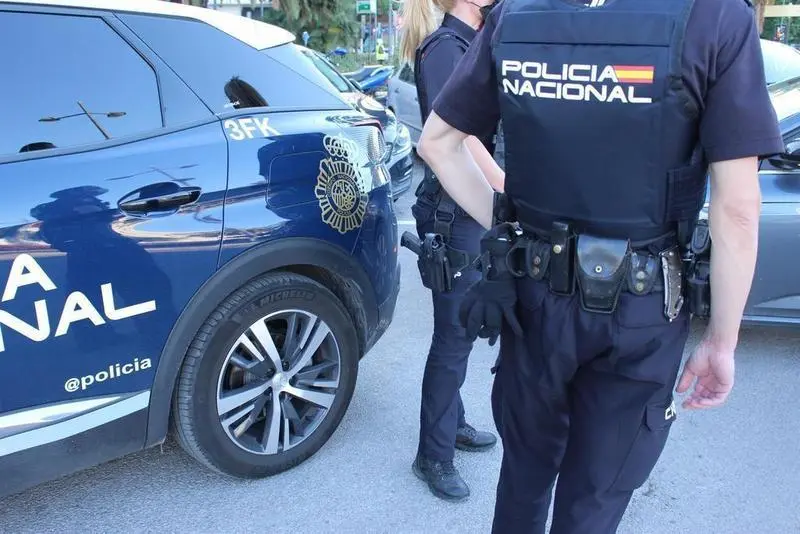 <p> Polic&iacute;a Nacional en Valencia </p>