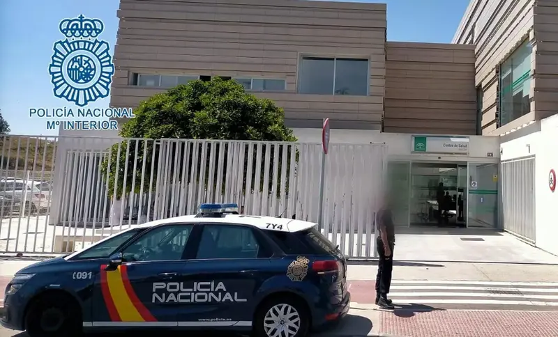 <p> Veh&iacute;culo de la Polic&iacute;a Nacional en la Comisar&iacute;a de Jerez. Fuente: Europa Press </p>