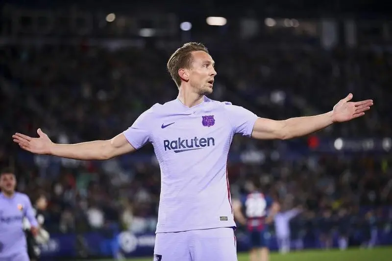 <p> Luuk de Jong celebrando el gol de la victoria del Barcelona </p>